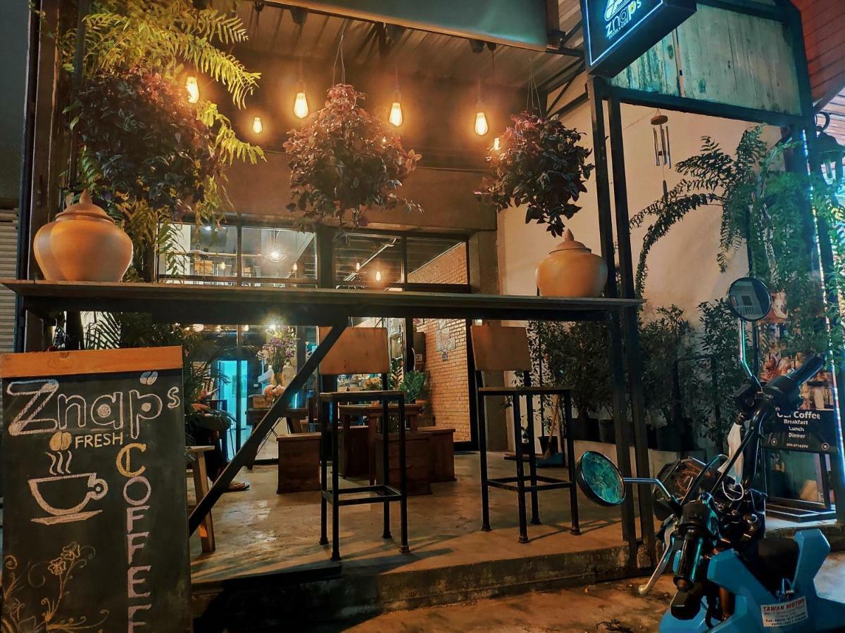 Znap'S Hostel & Cafe Chiang Mai Extérieur photo