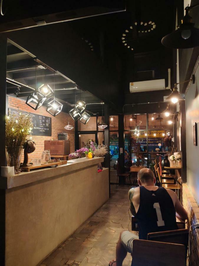 Znap'S Hostel & Cafe Chiang Mai Extérieur photo
